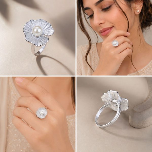 White Petal Muse Pearl Ring